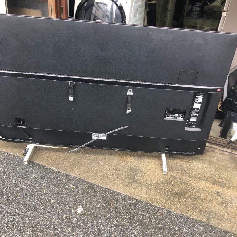 液晶テレビの背面