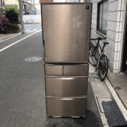 シャープ製の5ドア冷蔵庫
