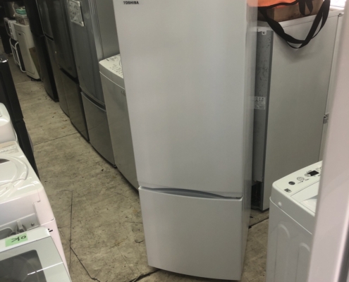 壬生町の賃貸アパートで回収前に撮影した、東芝冷蔵庫 GR-U17BS（W）の正面外観