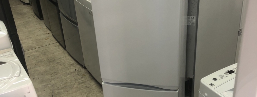 壬生町の賃貸アパートで回収前に撮影した、東芝冷蔵庫 GR-U17BS（W）の正面外観